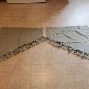 Window curtians green